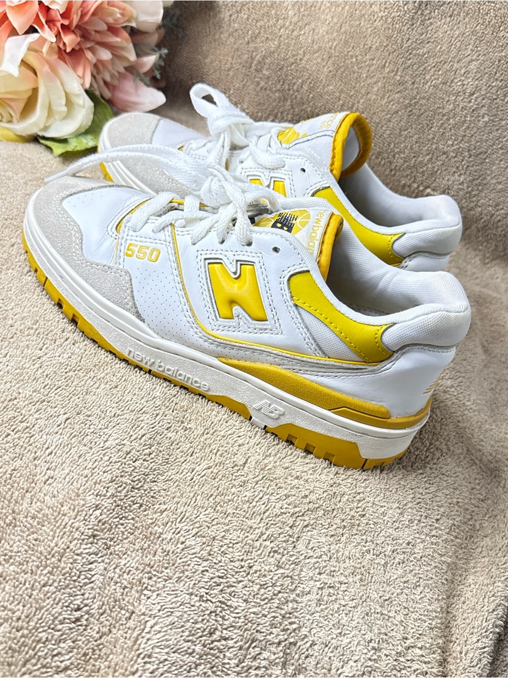 New Balance 550 Sea Salt Varsity Gold BB550LA1 Men's Size 4.5